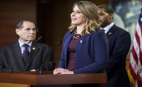 النائبة الأمريكية كاتي هيل