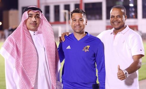 الفارو فيدال مدرب الوحدة الجديد