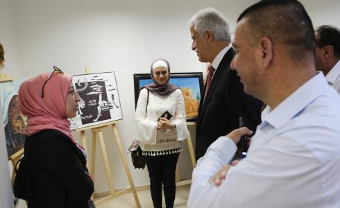 التربية تفتتح معرض فني