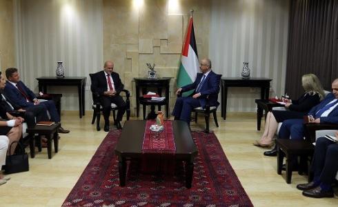 يلتقي المفتي ووزير القدس برئيس بعثة الصليب الأحمر في فلسطين