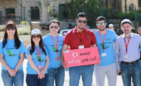 مشاركون في يوم النظافة في رام الله 