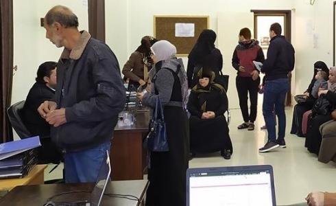 مراجعون في وزارة الأشغال العامة والإسكان