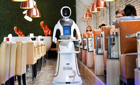 شاهد مطعم هولندي يتخطى أزمة كورونا بالروبوتات