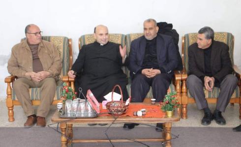 وفد من فتح بغزة يزور أبناء الطائفة المسيحية الشرقية مهنئا بعيد الميلاد