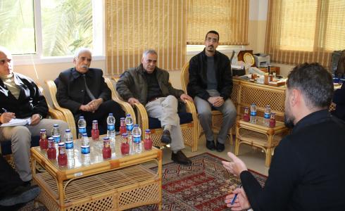 محافظ غزة في زيارة مقر الاغاثة الزراعية