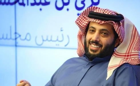 شاهد إعلامية سعودية تكشف سرا عن تركي آل الشيخ