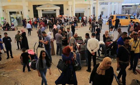 صورة للمسافرين في معبر الكرامة