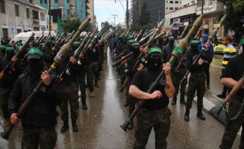 صحيفة: حماس تبلغ الرئيس عباس استعدادها لتسليم سلاحها للمنظمة