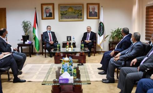 خلال زيارة رئيس الوزراء محمد اشتية لمقر الإدارة المالية المركزية العسكرية