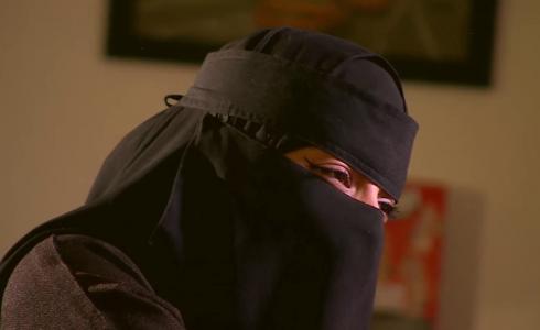 فنانة خليجية تظهر مع زوجها بملابس مثيرة