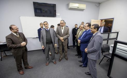 وزير الاتصالات وتكنولوجيا المعلومات يزور الكلية الجامعية للعلوم التطبيقية