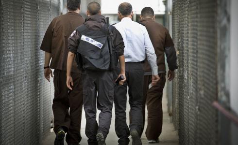 الاسرى الفلسطينيون في سجون الاحتلال-أرشيف