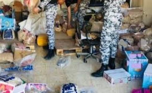إيقاف معمل لتصنيع الحلويات عن العمل وإتلاف أكثر من طن مكسرات في الخليل