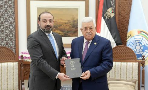 الرئيس الفلسطيني محمود عباس يستقبل وفد النيابة العامة