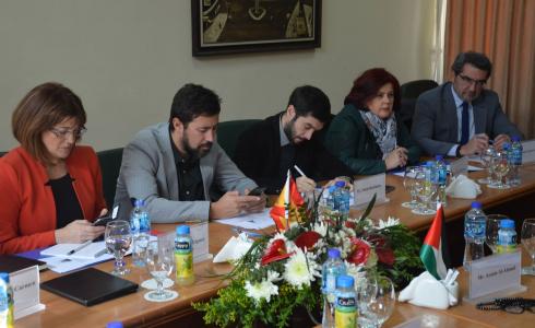 وفد برلماني إسباني يزور "التشريعي"