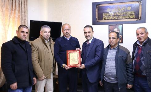 وزارة الاقتصاد الوطني تكرم الشرطة في الخليل