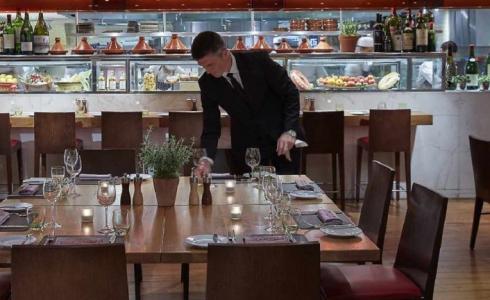 شاب يكسب أموالًا طائلة بطريقةٍ لا تُصدّق!