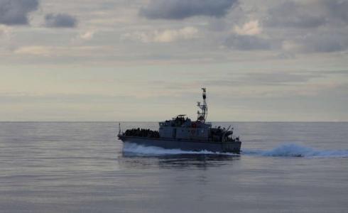 قارب تابع لخفر السواحل الليبي