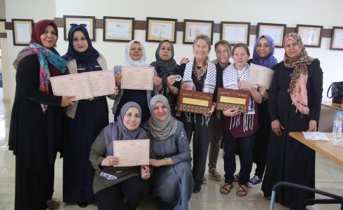 برنامج غزة يختتم ورشة عمل إشرافية للسيكودراما ودورة بعنوان الإسعافات النفسية الأولية -1 (1).JPG