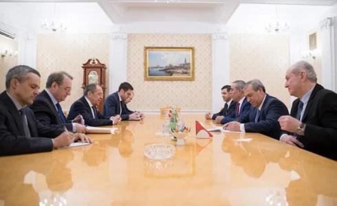 حسين الشيخ يجتمع مع وزير الخارجية الروسي سيرغي لافروف في موسكو