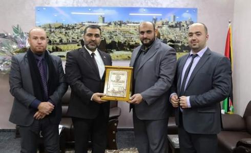 النائب العام في غزة ضياء المدهون خلال تكريم مدراء في مكافحة المخدرات