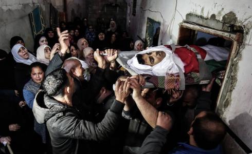 وداع أحد الشهداء الذين ارتقوا في غزة الجمعة