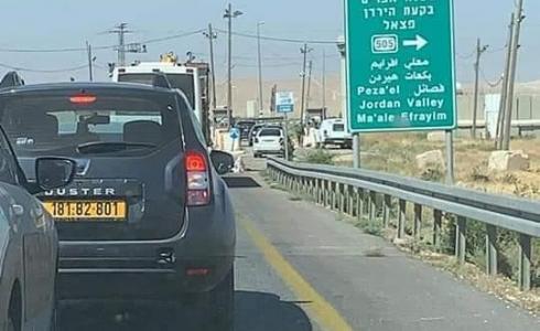 الاحتلال يحتجز عشرات الحافلات ويعيق وصول المواطنين إلى أريحا