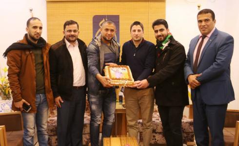 أمواج تكرم السباخي وتحتفي بفريق خدمات رفح بطل دوري غزة