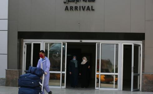 وصول العائدين عبر معبر رفح أمس الإثنين