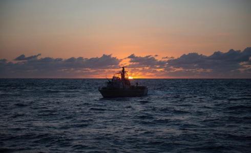 البحرية الإسرائيلية تستهدف قارب صيد جنوب قطاع غزة