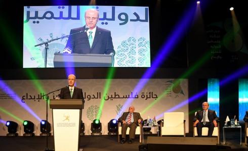 رئيس الوزراء رامي الحمد الله، خلال مشاركته في حفل الإعلان عن جائزة فلسطين الدولية للإبداع والتميز