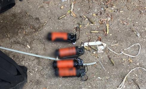 قنابل وذخيرة