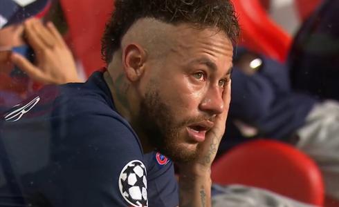  نجم كرة القدم البرازيلي نيمار دا سيلفا