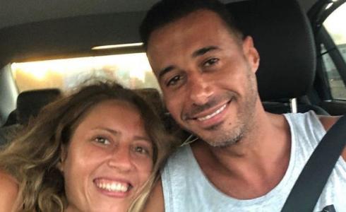 احمد السعدي وزوجته