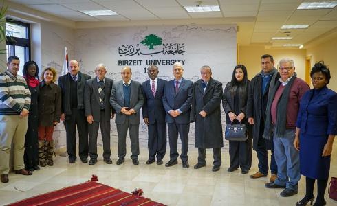 جامعة بيرزيت تبحث سبل التعاون مع مجموعة الجمعية الإفريقية للإدارة العامة