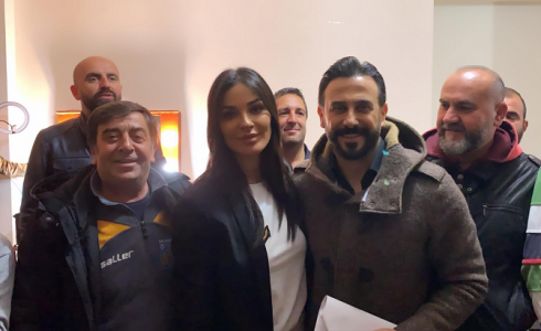 نادين نجيم تفاجئ قصي خولي ونجوم مسلسل خمسة ونص