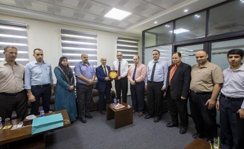 ديوان الموظفين يكرم الكلية الجامعية للعلوم التطبيقية 