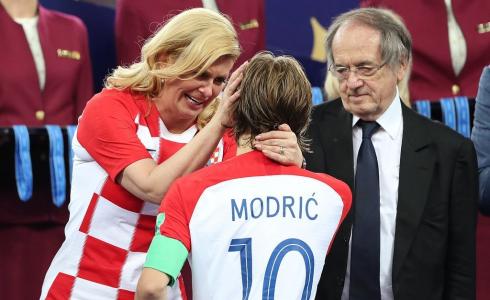  بكاء رئيسة كرواتيا عقب تتويج فرنسا بكأس العالم 2018