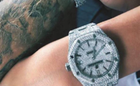  بيبر يهدي خطيبته ساعة مرصعة بالألماس