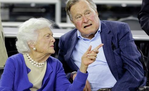 أول دولة عربية تعزي بوفاة جورج بوش الأب