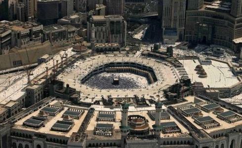السعودية تغلق باب الملك عبد العزيز بالمسجد الحرام