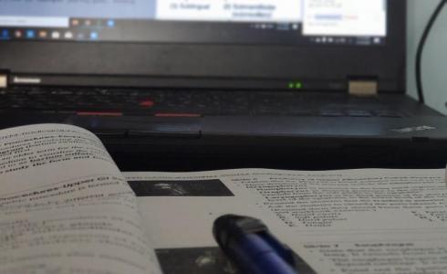 جامعة القدس تستأنف الدراسة عبر التعليم الالكتروني بسبب كورونا