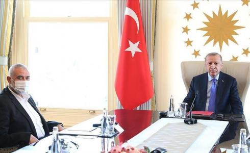 الرئيس التركي رجب طيب اردوغان ورئيس المكتب السياسي لحركة حماس اسماعيل هنية