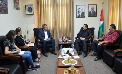 التربية والرؤية العالمية تبحثان تعزيز دور التكنولوجيا في التعليم