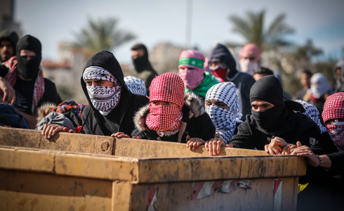 مواجهات بين الشبان وقوات الاحتلال عند المدخل الشمالي لمدينة البيرة