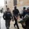 الاحتلال الاسرائيلي يعتقل 5 فلسطينيين في باحات المسجد الاقصى