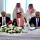 جانب من توقيع اتفاقية الدعم السعودي للحكومة اليمنية بقيمة مليار دولار في الرياض
