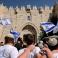 مسيرة الأعلام تصل الى باب العامود في القدس