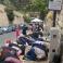 مواطنون يؤدون صلاة الظهر في أحد الشوارع