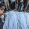 وداع وتشييع جثامين عدد من الشهداء في مستشفى شهداء الاقصى بدير البلح وسط قطاع غزة